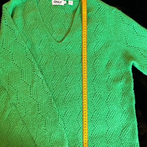 Super soft, fuzzy green knit sweater NWOT - Picture 5 of 7